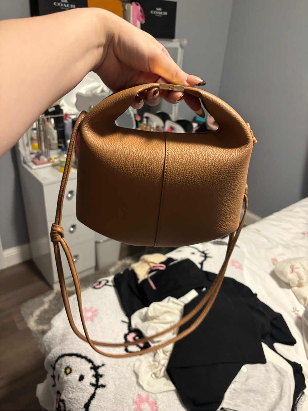 Béri Tan Women’s Leather Shoulder Bag - Minimal Drawstring Purse